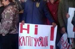 В Тернополі Зеленський пройшов крізь коридор добровольців, які скандували «Ганьба!»