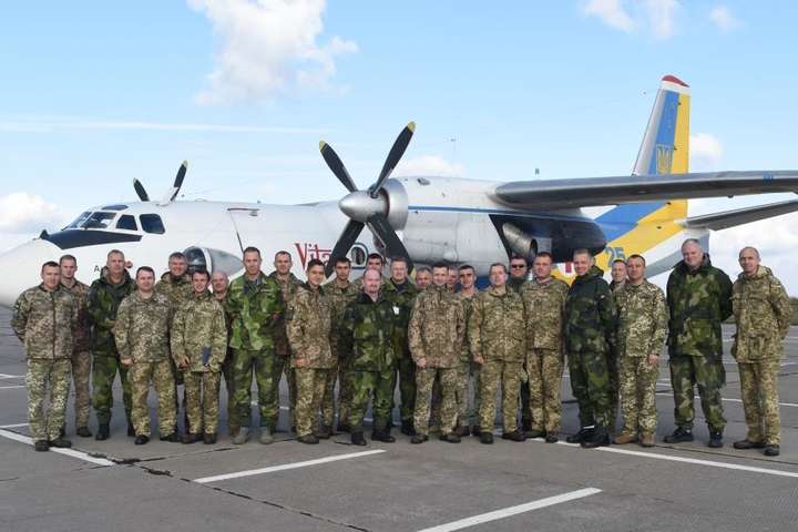 Шведські військові льотчики готують українських колег до оцінки НАТО (фото)
