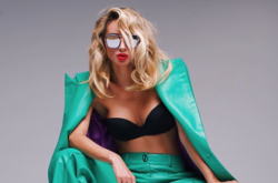 Лобода в крошечном бикини соблазнительно потанцевала на пляже