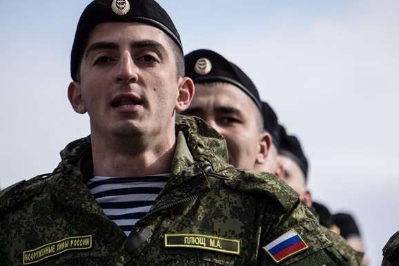 Росія не має права змушувати жителів Криму служити у своїй армії, – Human Rights Watch