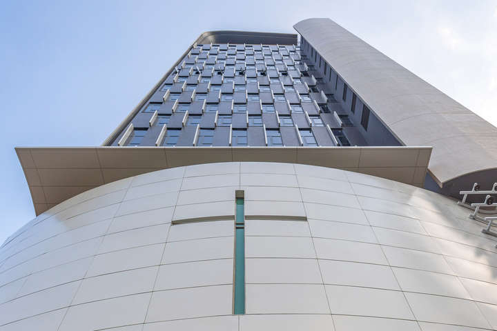 У Гонконзі збудували 21-поверхову церкву-хмарочос