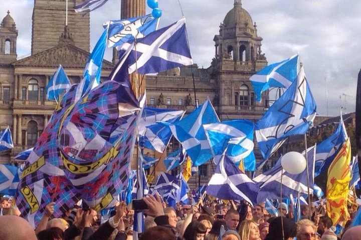 Кілька тисяч шотландців вийшли на акцію за незалежність від Британії