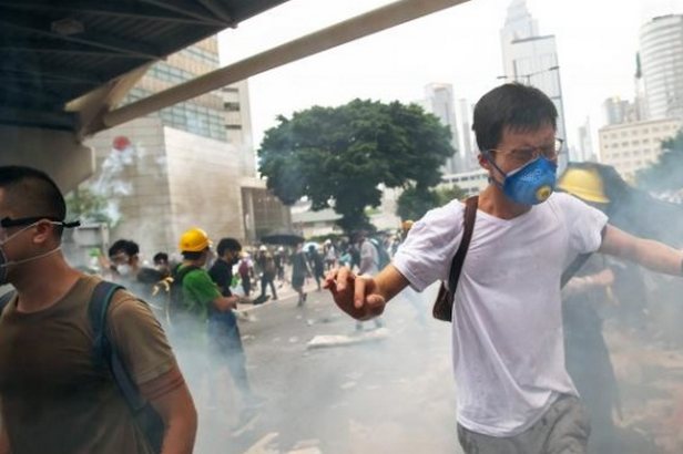Внаслідок суботніх протестів у Гонконзі постраждали щонайменше 17 людей