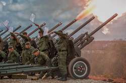 Зеленський привітав артилеристів з професійним святом і попросив їх «тримати порох сухим»