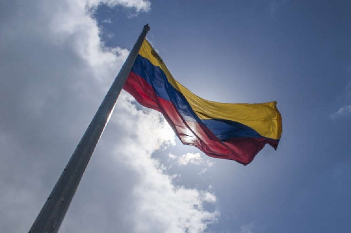 Венесуела висилає всіх дипломатів Сальвадору