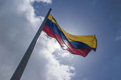 Венесуела висилає всіх дипломатів Сальвадору