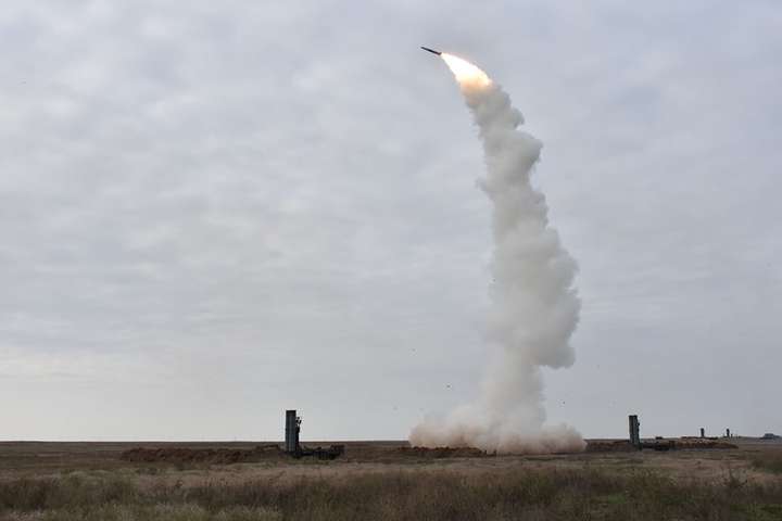 Військові ЗСУ відпрацювали бойові стрільби з ракетних комплексів С-300 (відео)