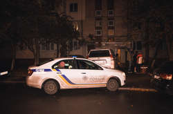 Вночі у Києві пролилася кров: чоловік порізав горло друга болгаркою