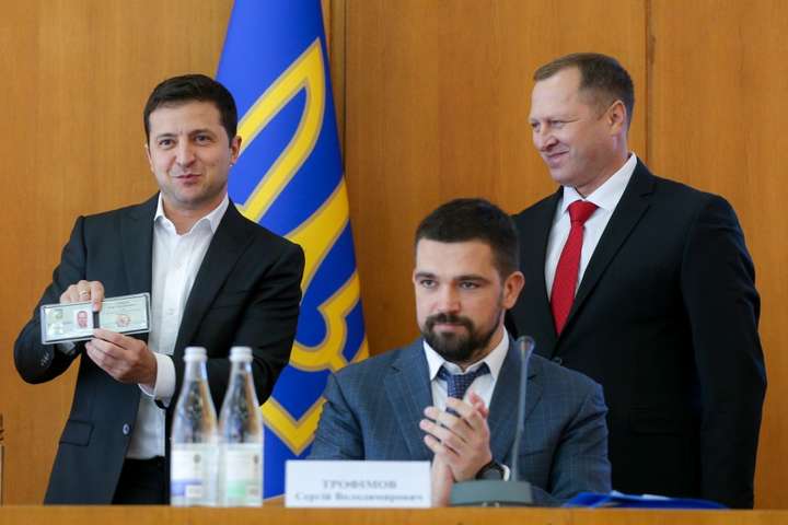 Володимир Зеленський представив нового голову Тернопільської ОДА Ігоря Сопеля - Яєць не було, але зустріли файно. Як Зеленський в Тернопіль їздив