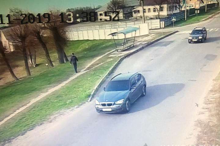 На Київщині четверо молодиків побили чоловіка і викрали його авто