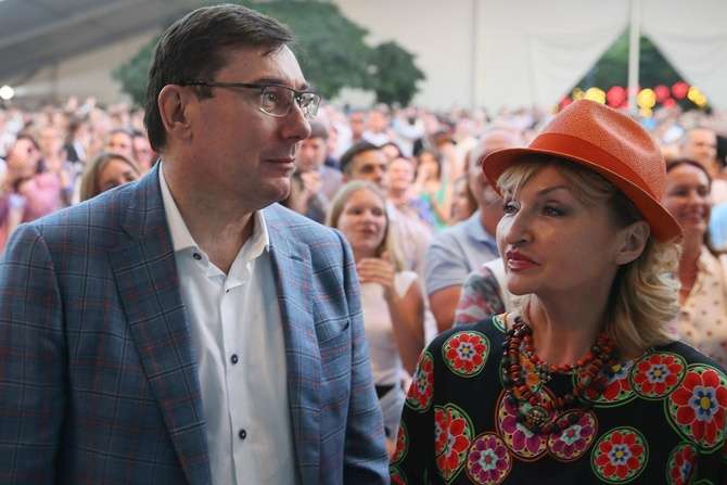 Ексгенпрокурор Луценко повернувся у Київ через хворобу дружини 