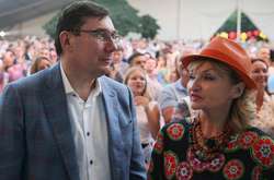 Ексгенпрокурор Луценко повернувся у Київ через хворобу дружини 