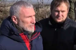 Олексій Журавльов (зліва) відвідав окуповану Луганщину в порушення українського законодавства