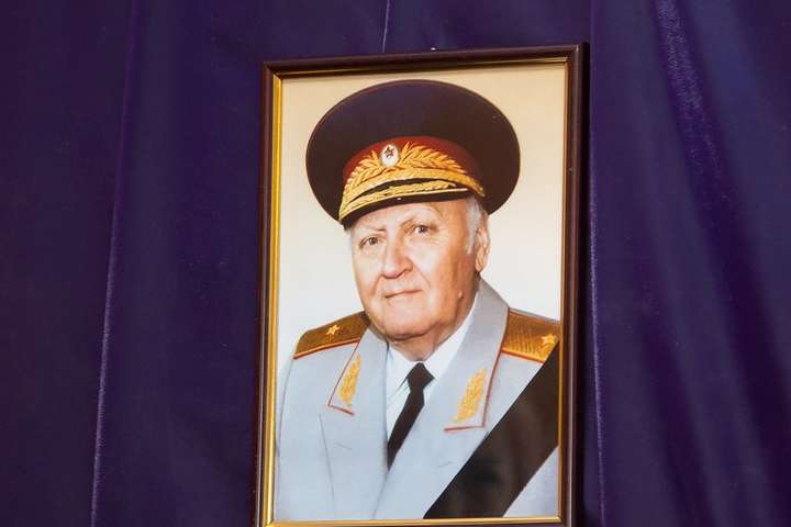 У Харкові всупереч закону про декомунізацію відкрили меморіальну дошку генералу КДБ
