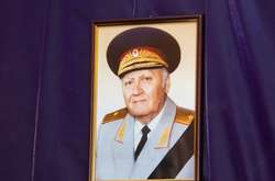 У Харкові всупереч закону про декомунізацію відкрили меморіальну дошку генералу КДБ
