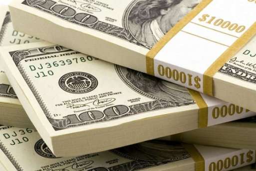 Українці у жовтні купили на $92 млн більше валюти, ніж продали