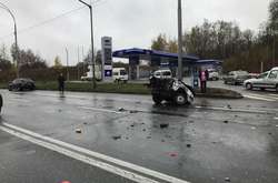  3 листопада на вулиці Заболотного зіткнулися два автомобілі: один з них розірвало на частини 