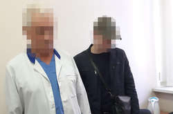 Правоохоронці затримали лікаря на робочому місці
