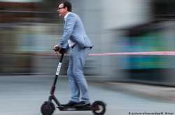 Сінгапур ввів заборону на електросамокати на тротуарах