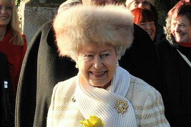 Королева Британії вирішила відмовитися від одягу з натурального хутра