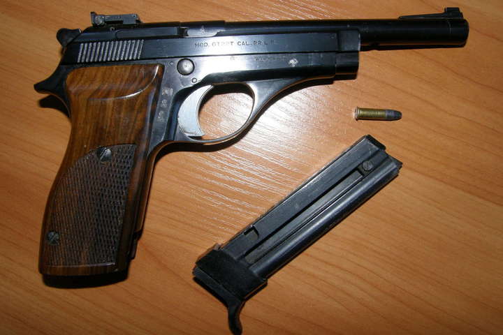 На Київщині поліція вилучила у молодика зброю та боєприпаси