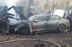 В Одесі підпалили автомобіль перед вікнами суду