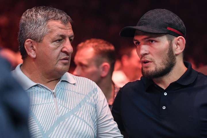Абдулманап Нурмагомедов з сином - Батько шанувальника Путіна Хабіба розраховує на допомогу Ломаченка