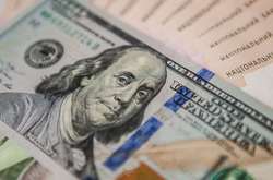 Гривня зміцнює позиції: долар знову здешевшав