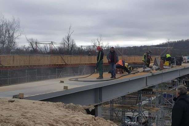 В Станиці Луганській завершили підготовчі роботи по відновленню моста