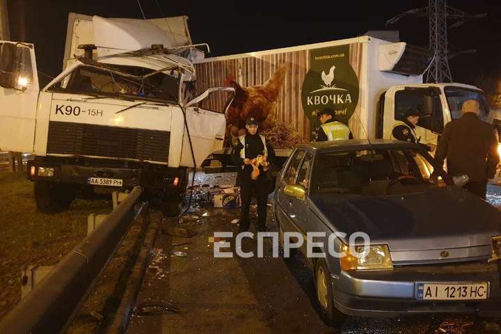 У Києві вантажівка з несправними гальмами потрощила вісім машин