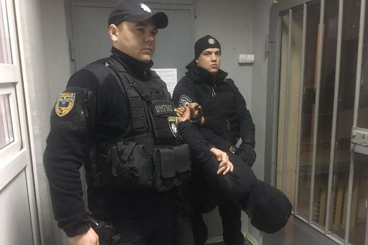Затриманого доправлено до ізолятора тимчасово тримання - Росіянина, що втік з-під варти, зловили в полі під Києвом (фото)