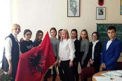 учні раді гостям з Албанії