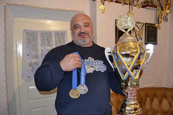 Священик з Одещини став десятиразовим чемпіоном світу з пауерліфтингу