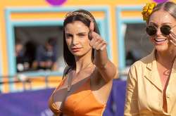 Щонайменше 81 тисяча глядачів зібралися на іподромі