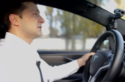 Интервью Зеленского за рулем Тesla: о «молодом» правительстве, войне на Донбассе и планах на 2020 год