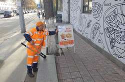 Очищення тротуарів від незаконної реклами відбулося у Солом'янському районі Києва