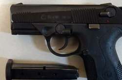  В іноземця був при собі пістолет з ознаками переробки і патрони до нього 
