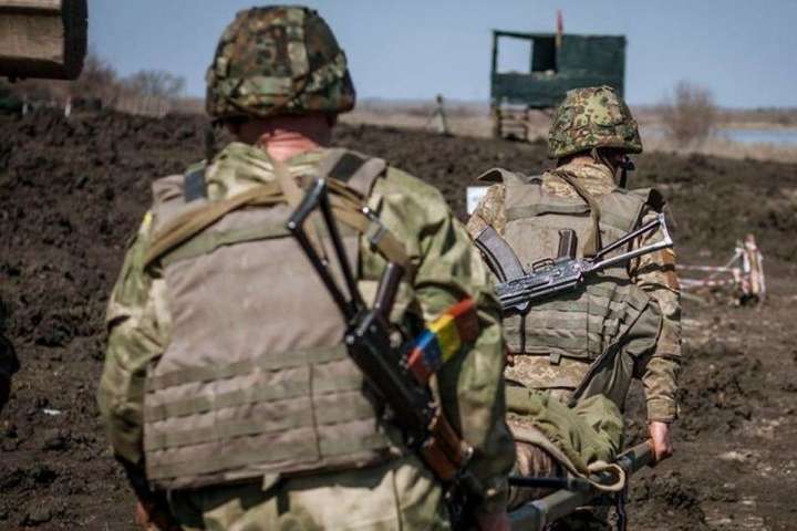 Війна на Донбасі: один боєць дістав поранень 