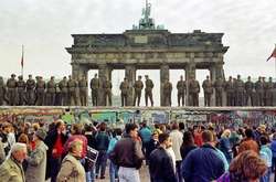 Німеччина 9 листопада 2019 відзначає 30-ту річницю падіння символа холодної війни – Берлінської стіни