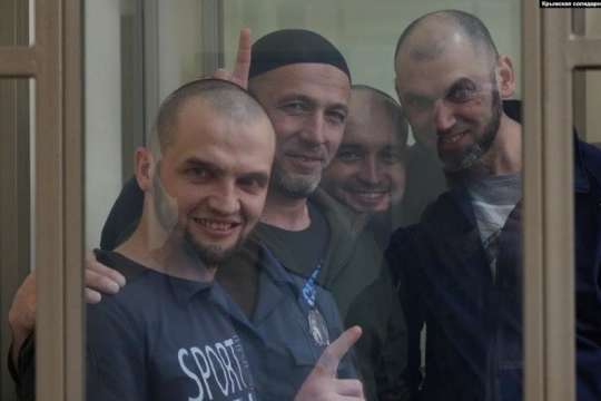 Окупанти в Криму продовжили арешт сімом фігурантам «справи Хізб ут-Тахрір»
