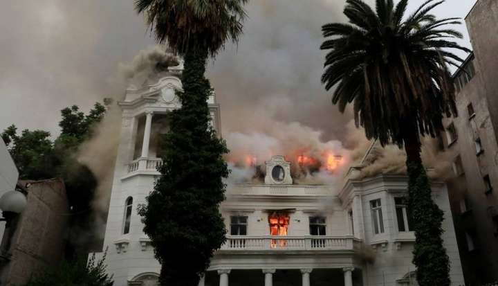 У Чилі протестуючі підпалили і пограбували університет Сантьяго
