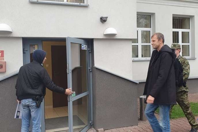 Ветерана АТО Ігоря Мазура доправили до районної прокуратури у Холмі - Мазура доправили до прокуратури міста Холм