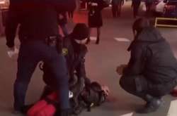 Невідомий чоловік з ножицями влаштував кошмар в магазині Харкова (відео)