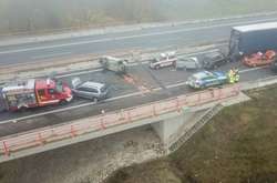 У Німеччині через негоду зіткнулися 18 автомобілів: є поранені