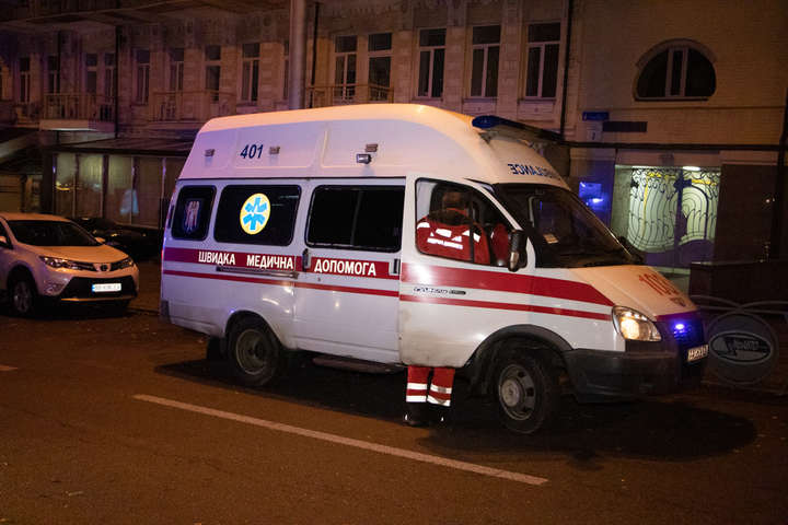 У Києві хлопець прокусив руку приятеля та вистрибнув з багатоповерхівки