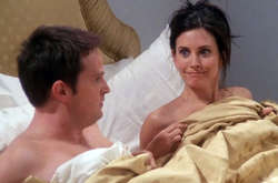 Кортни Кокс сейчас продолжает работать в нескольких телевизионных проектах, в то время как Мэттью Перри совсем отошел от работы