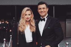 Жена Тищенко не против, что в мужа молодая и сексуальная помощница