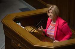 Депутатка наголосила, що фракція «Європейська Солідарність»  категорично проти, аби доленосні для країни закони обговорювалися за скороченою процедурою і приймались поспіхом