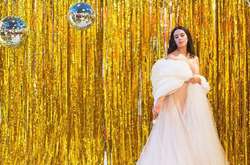 Джамала в платье с глубоким вырезом игриво засветила красивый бюст