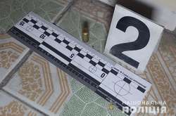 В Киеве мужчина-должник выстрелил в работника банка